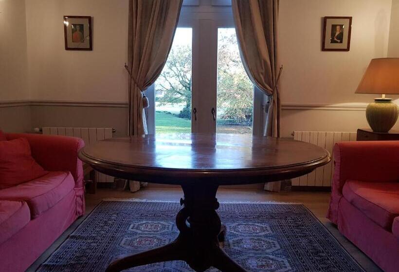 ベッドアンドブレックファースト Château De Salvert   Appartement & Chambre D Hôtes