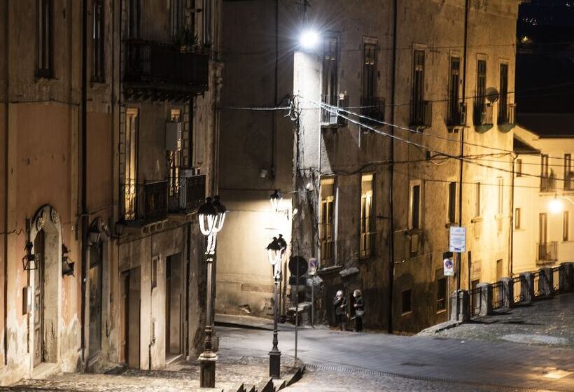 تختخواب و صبحانه Dimora De Matera Luxury Suites