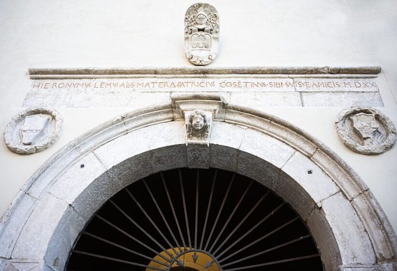 تختخواب و صبحانه Dimora De Matera Luxury Suites