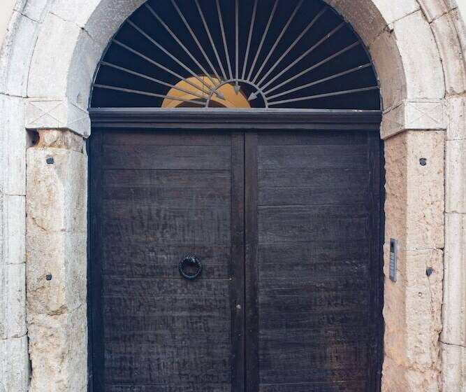 تختخواب و صبحانه Dimora De Matera Luxury Suites