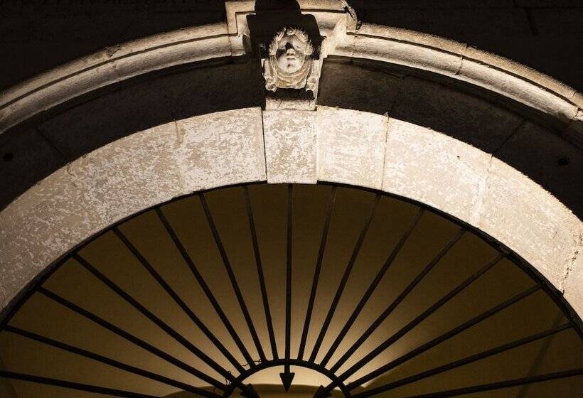 تختخواب و صبحانه Dimora De Matera Luxury Suites