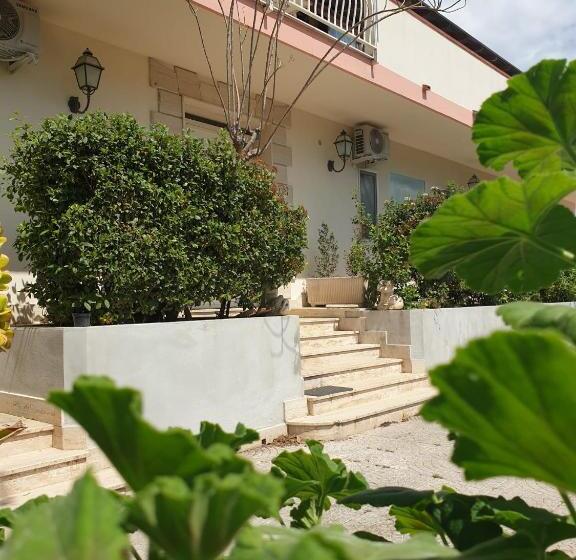 تختخواب و صبحانه Villa Francesca