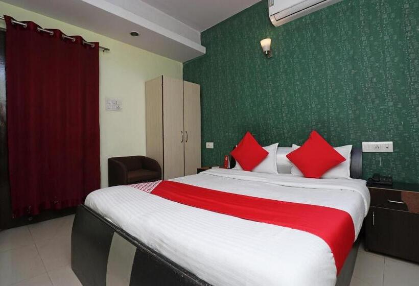 Capital O Hotel R Inn