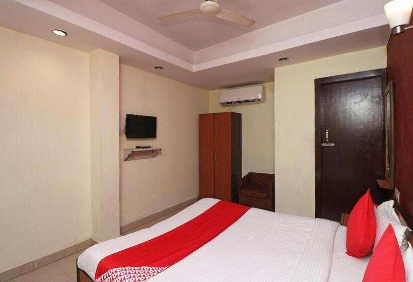 Capital O Hotel R Inn