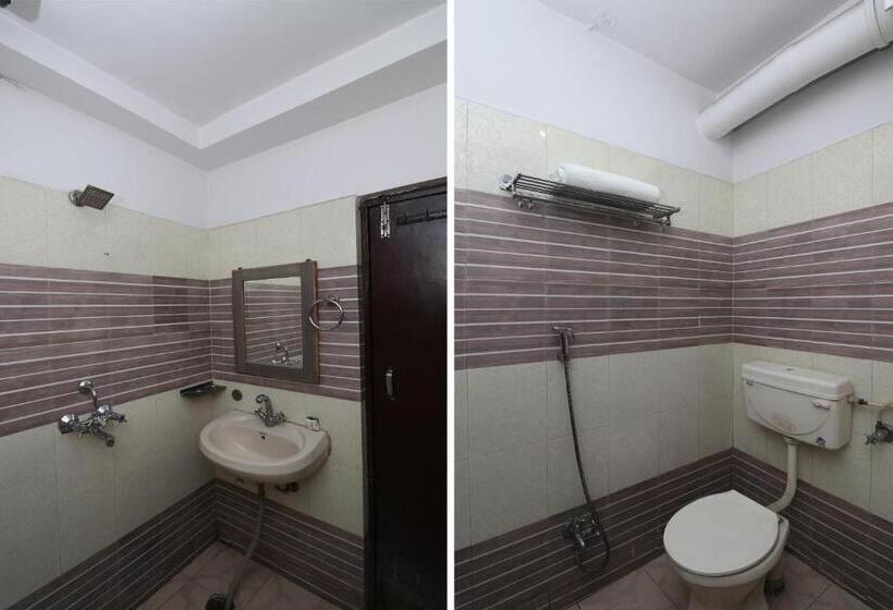 Capital O Hotel R Inn