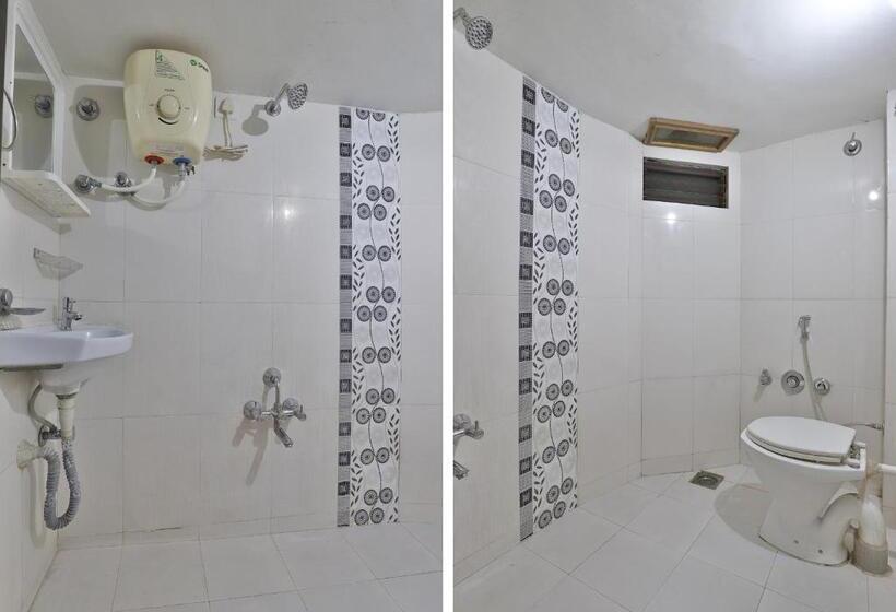 Отель Maninagar Residency