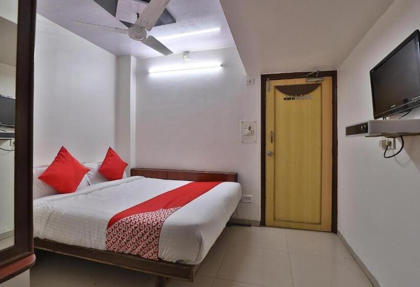 Отель Maninagar Residency