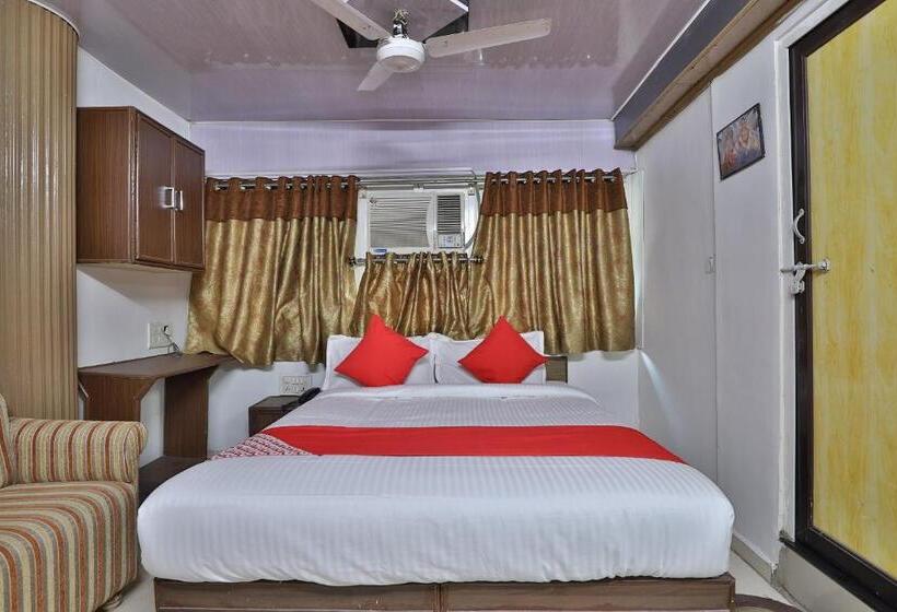 Отель Maninagar Residency