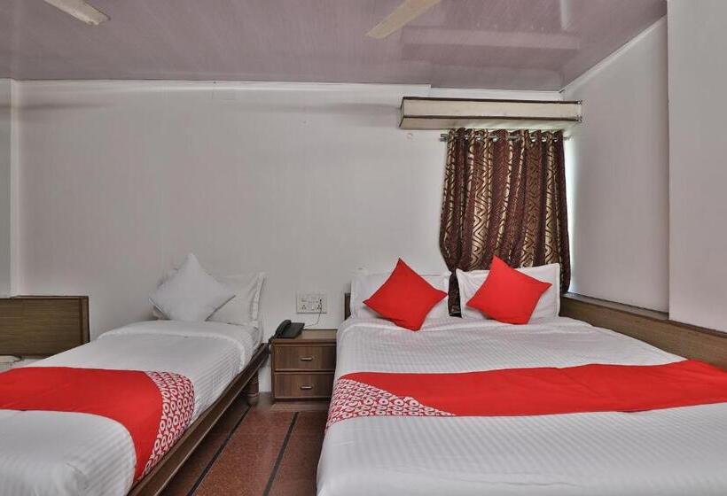 Отель Maninagar Residency