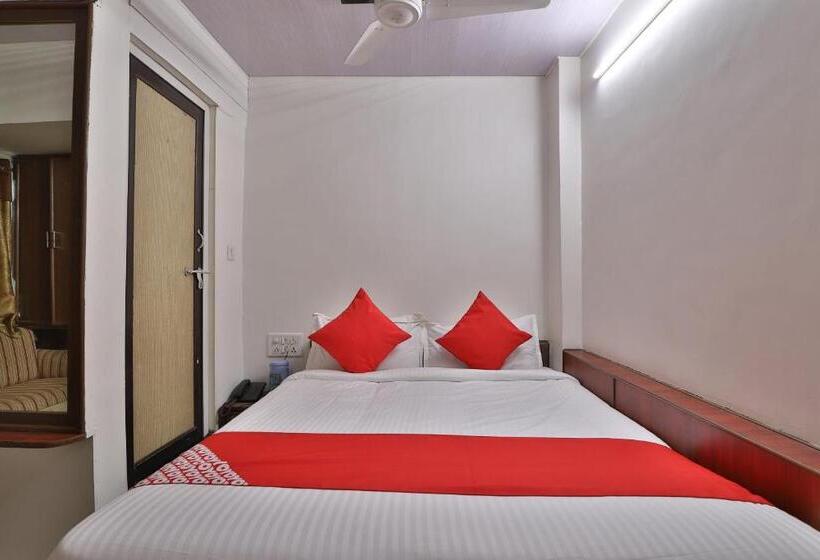 Отель Maninagar Residency