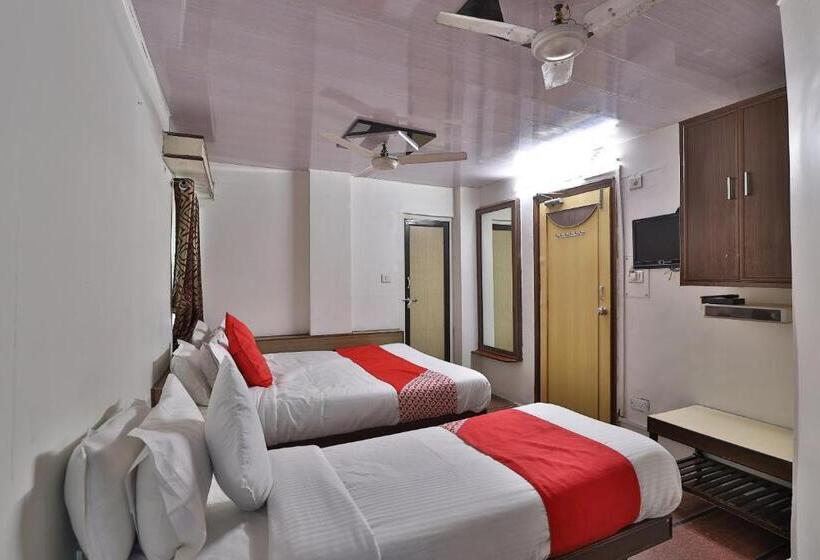 Отель Maninagar Residency