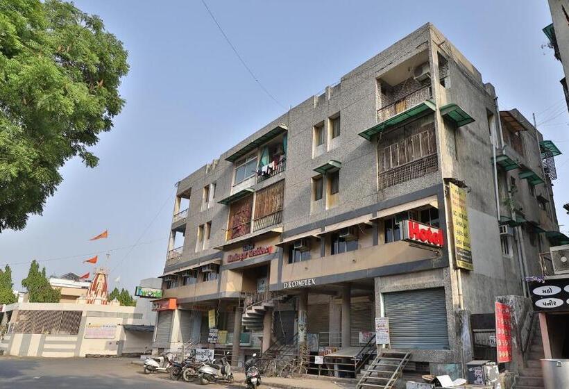 Отель Maninagar Residency