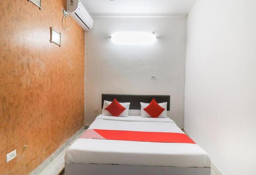 호텔 Flagship Xpress Stays Near Munshi Pulia Metro Station