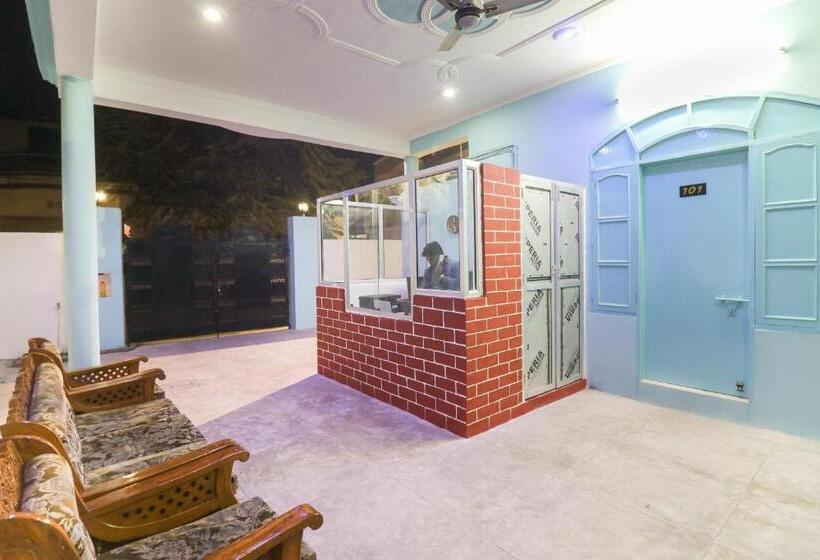 호텔 Flagship Xpress Stays Near Munshi Pulia Metro Station