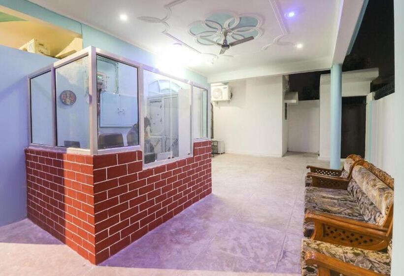 호텔 Flagship Xpress Stays Near Munshi Pulia Metro Station