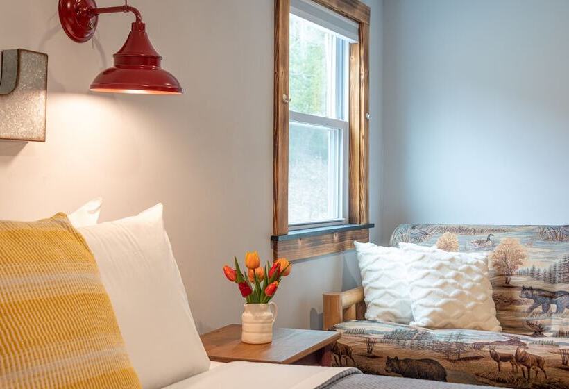 فندق Mad River Lodge