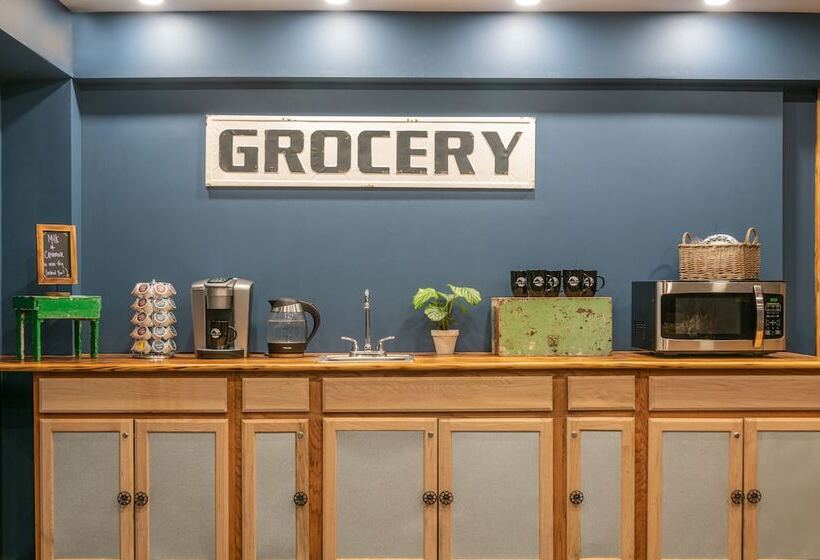 فندق Mad River Lodge