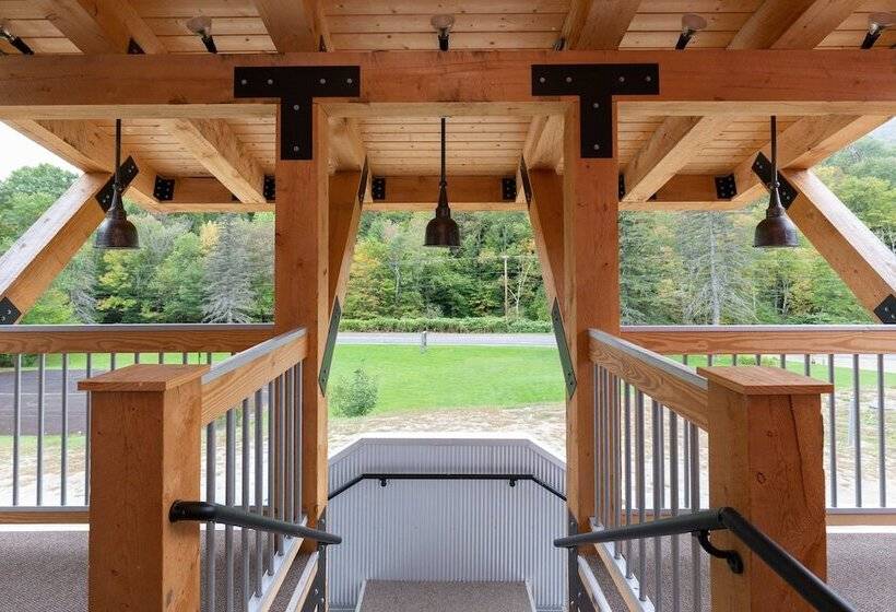 فندق Mad River Lodge