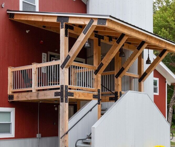 فندق Mad River Lodge