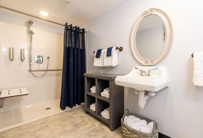 فندق Mad River Lodge