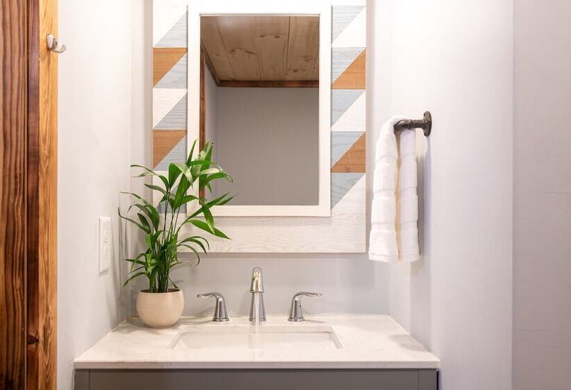 فندق Mad River Lodge