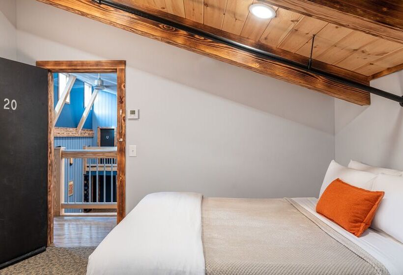 فندق Mad River Lodge