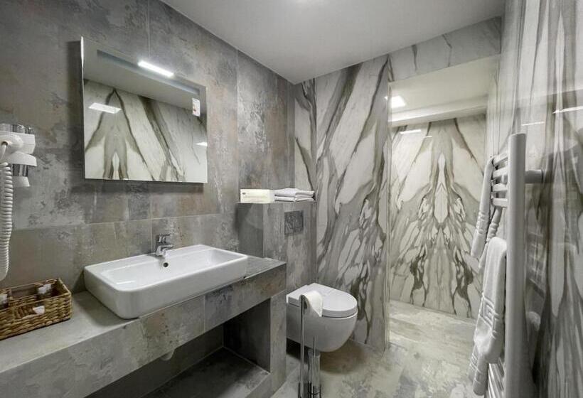 Отель Mariko Inn