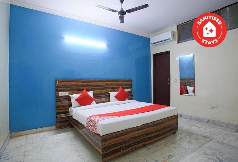 Отель Oyo 38417 Silver Villa