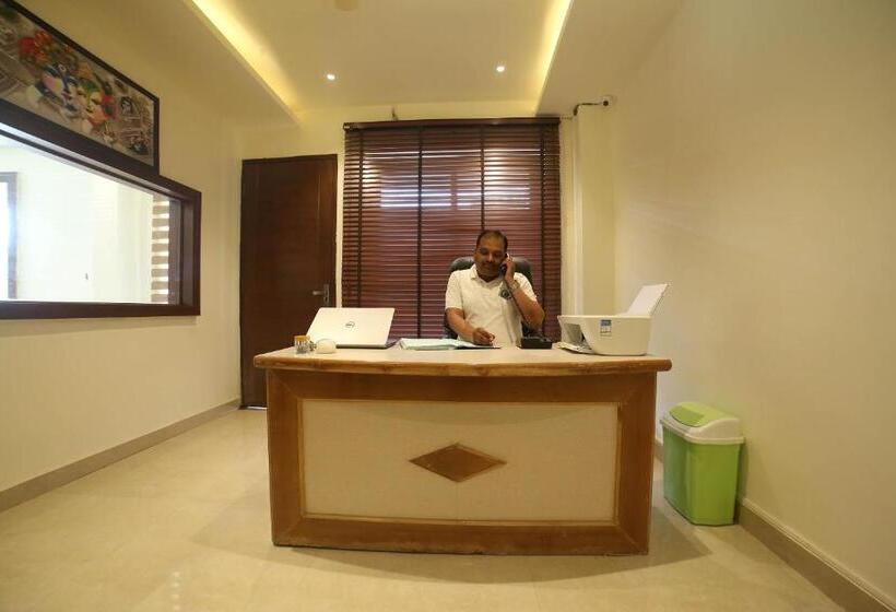 בית מלון כפרי Status Inn