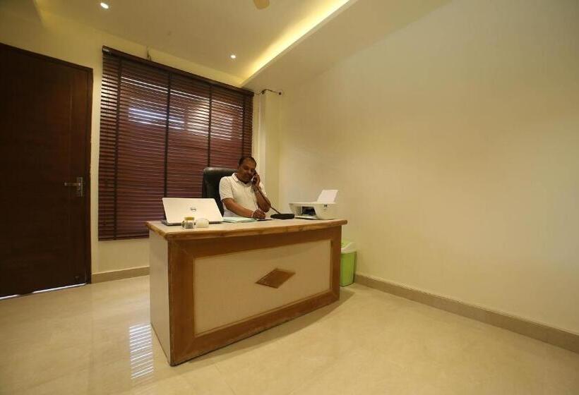 בית מלון כפרי Status Inn