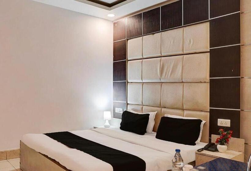 בית מלון כפרי Oyo 75572  Neel