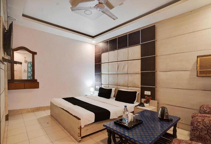 בית מלון כפרי Oyo 75572  Neel