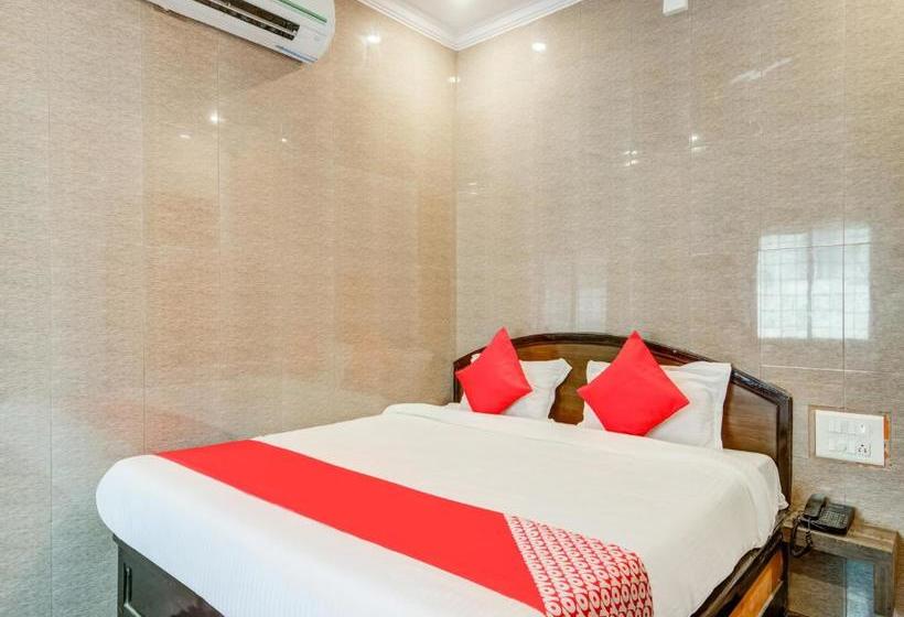 호텔 Flagship Tejasri Residency