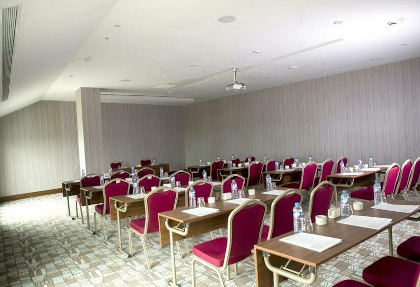 בית מלון כפרי Ramada By Wyndham Sakarya Hendek