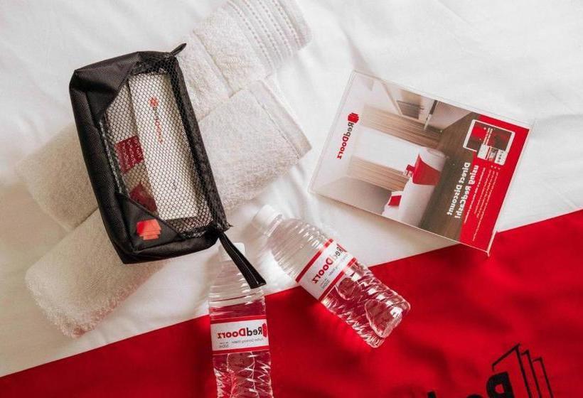 Отель Reddoorz Plus Near Deli Park Mall Medan