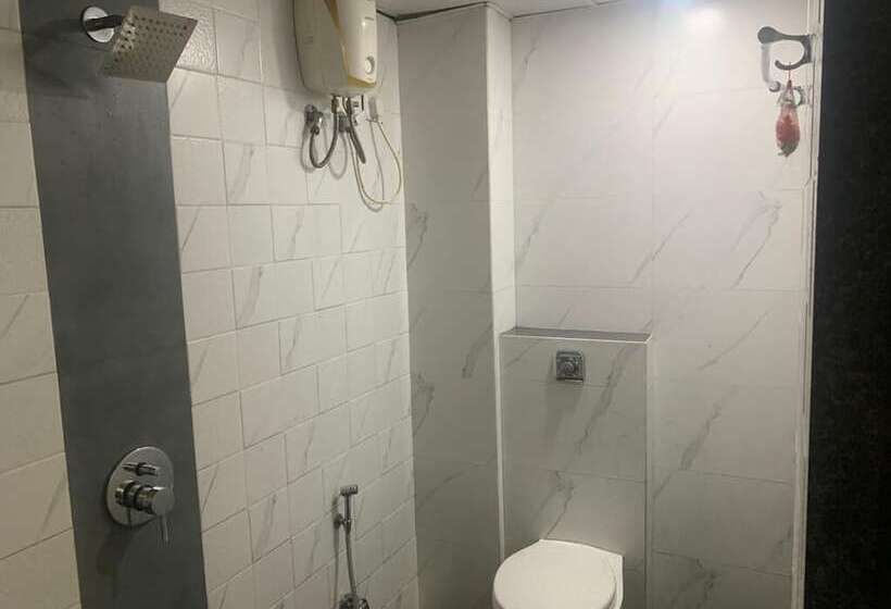 בית מלון כפרי Royal Residency   Chembur