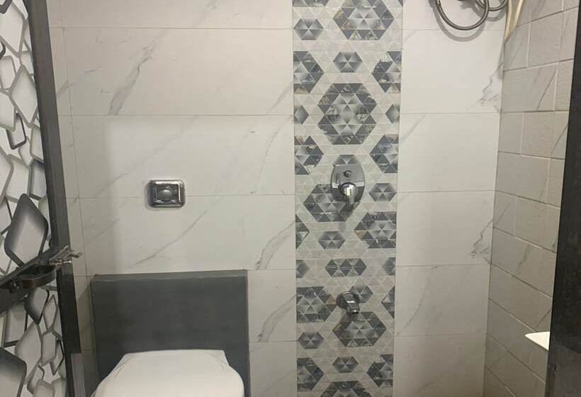 בית מלון כפרי Royal Residency   Chembur