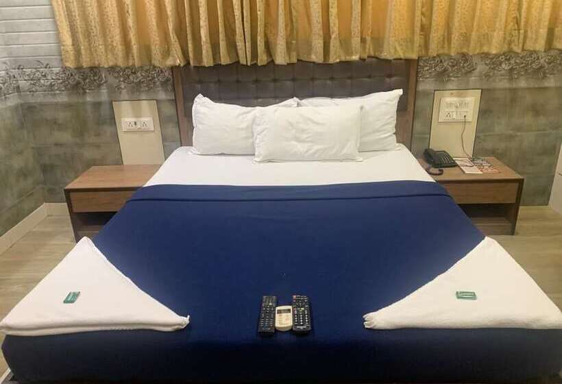 בית מלון כפרי Royal Residency   Chembur