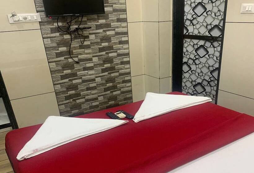 בית מלון כפרי Royal Residency   Chembur