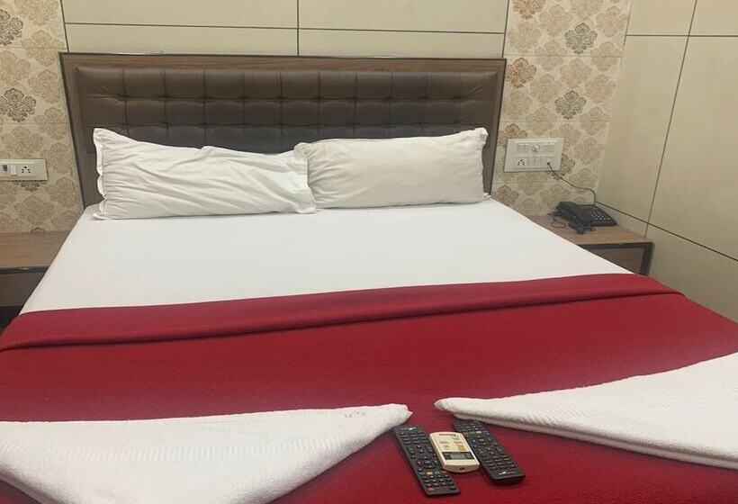 בית מלון כפרי Royal Residency   Chembur