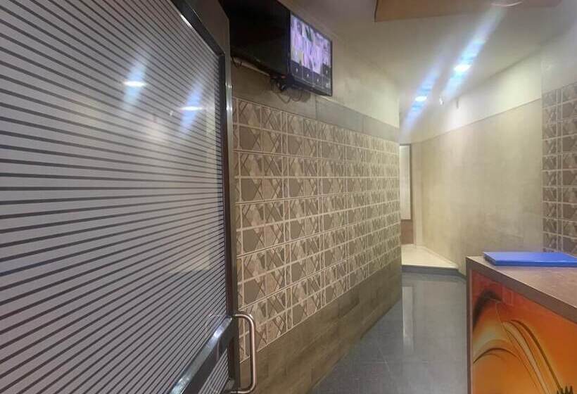 בית מלון כפרי Royal Residency   Chembur