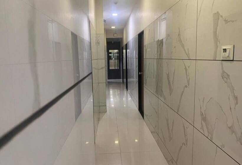 בית מלון כפרי Royal Residency   Chembur