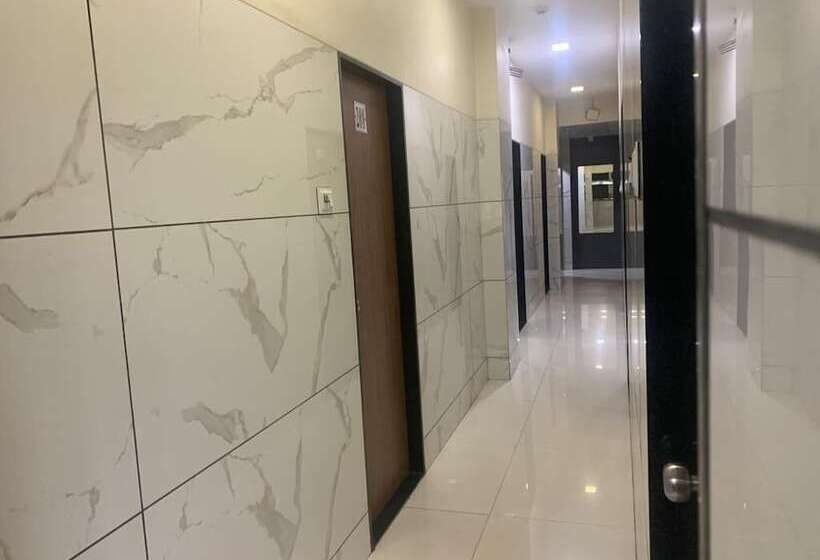 בית מלון כפרי Royal Residency   Chembur