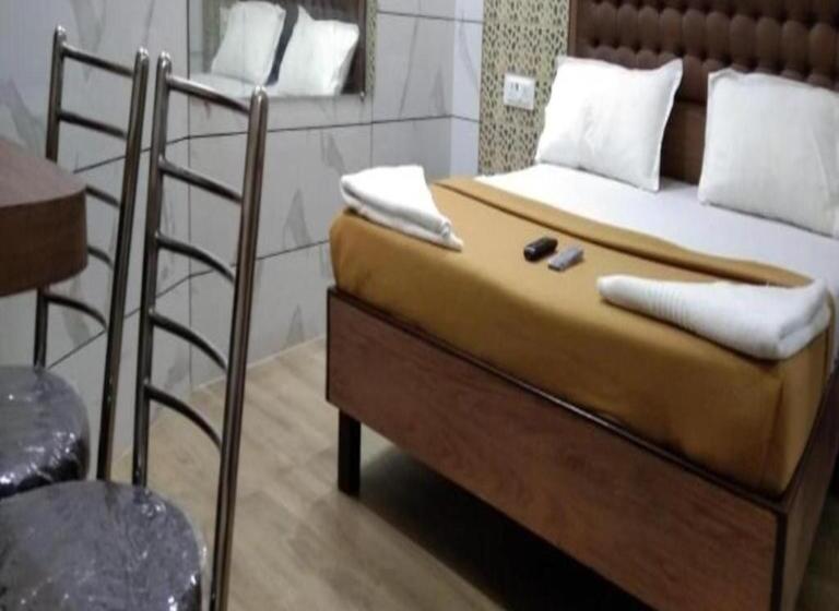 בית מלון כפרי Royal Residency   Chembur