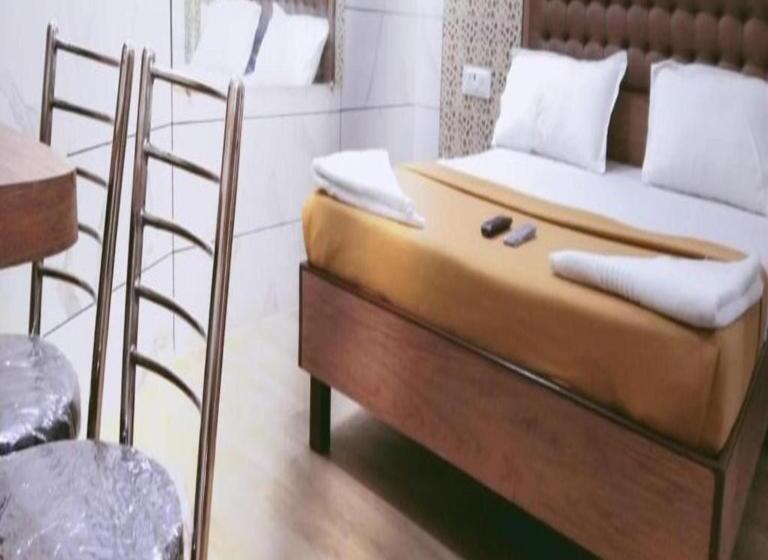 בית מלון כפרי Royal Residency   Chembur