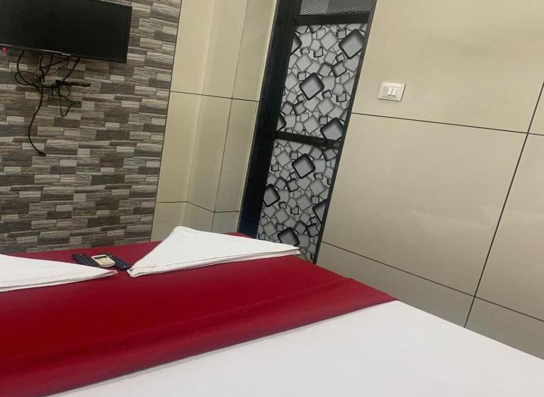 בית מלון כפרי Royal Residency Chembur