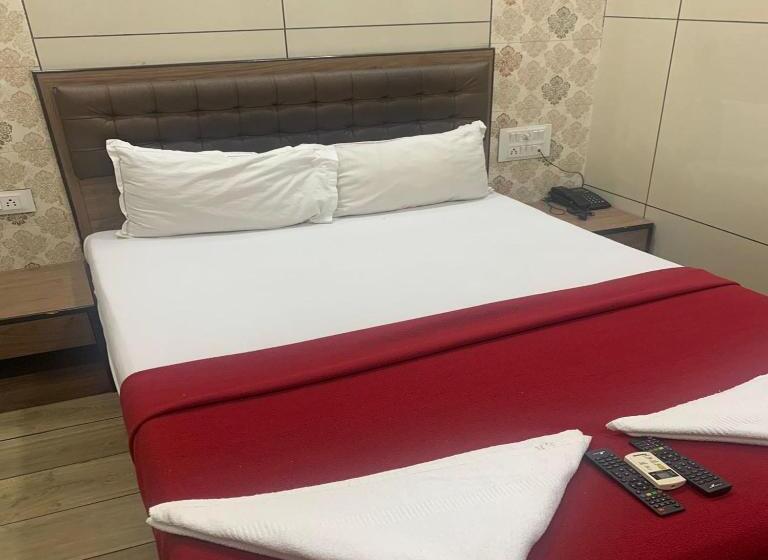 בית מלון כפרי Royal Residency   Chembur