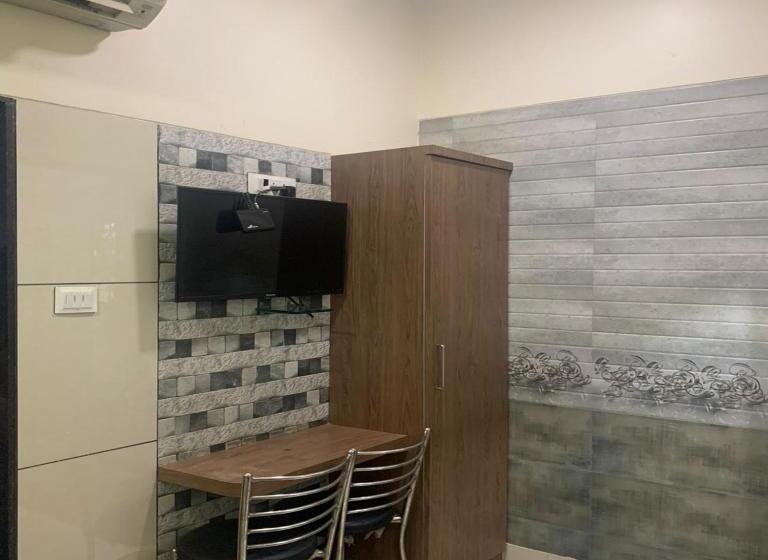 בית מלון כפרי Royal Residency   Chembur