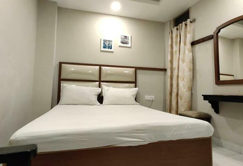 ホテル Sarovar Inn