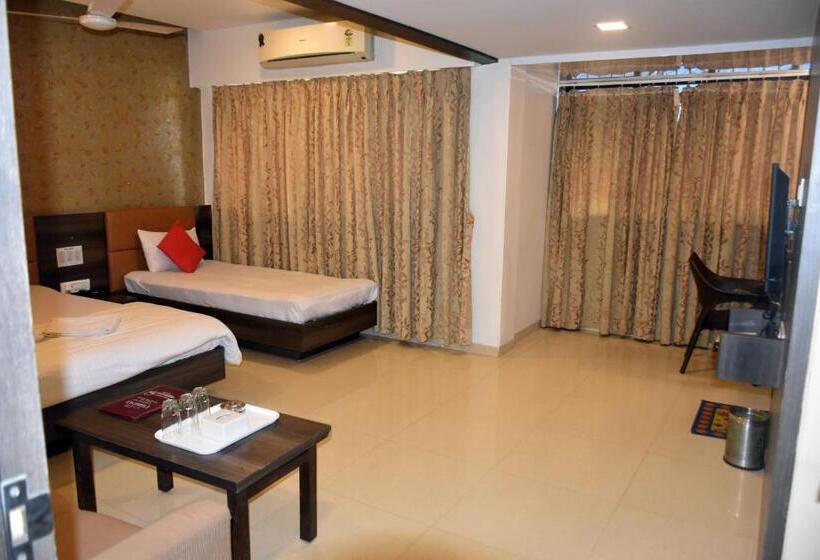 فندق Sharada International